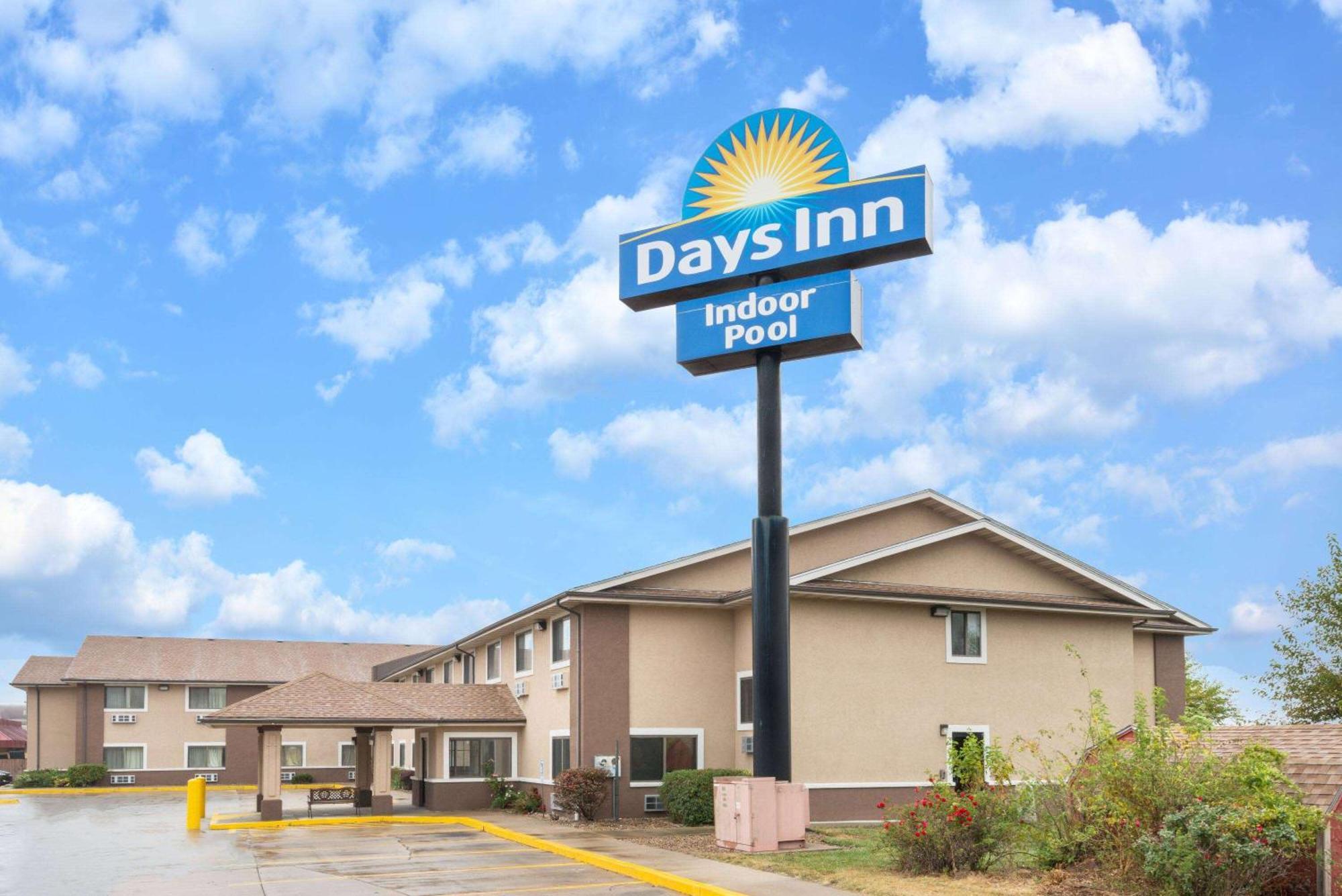 Days Inn By Wyndham Topeka Extérieur photo